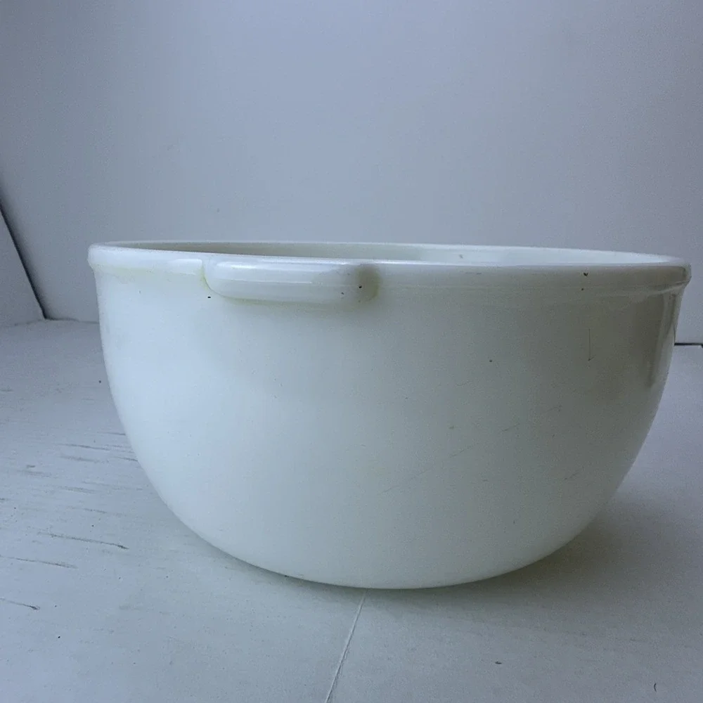 Lot 2 Vintage Milk Glass Mixing Bowls, One with Spout One with Handles Unmarked